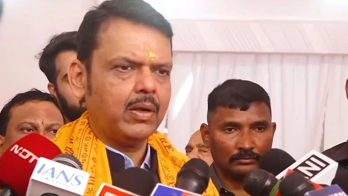 'লাভ জিহাদ' ধর্মান্তরিত করার ষড়যন্ত্র, প্রতিরোধ দরকার বললেন ফড়নবীশ