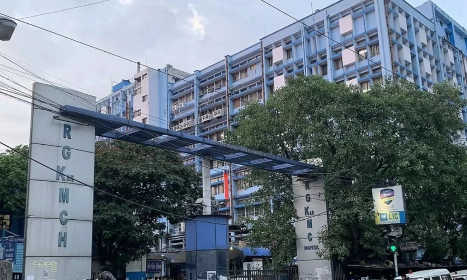 বিনা চিকিৎসায় ৩ ঘণ্টা পড়ে থাকল রোগী, কাঠগড়ায় আর জি কর হাসপাতাল