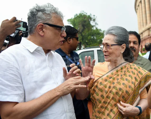 এক টেবিলে বসে কফি খেলেন Sonia-Derek, কটাক্ষ বিজেপির