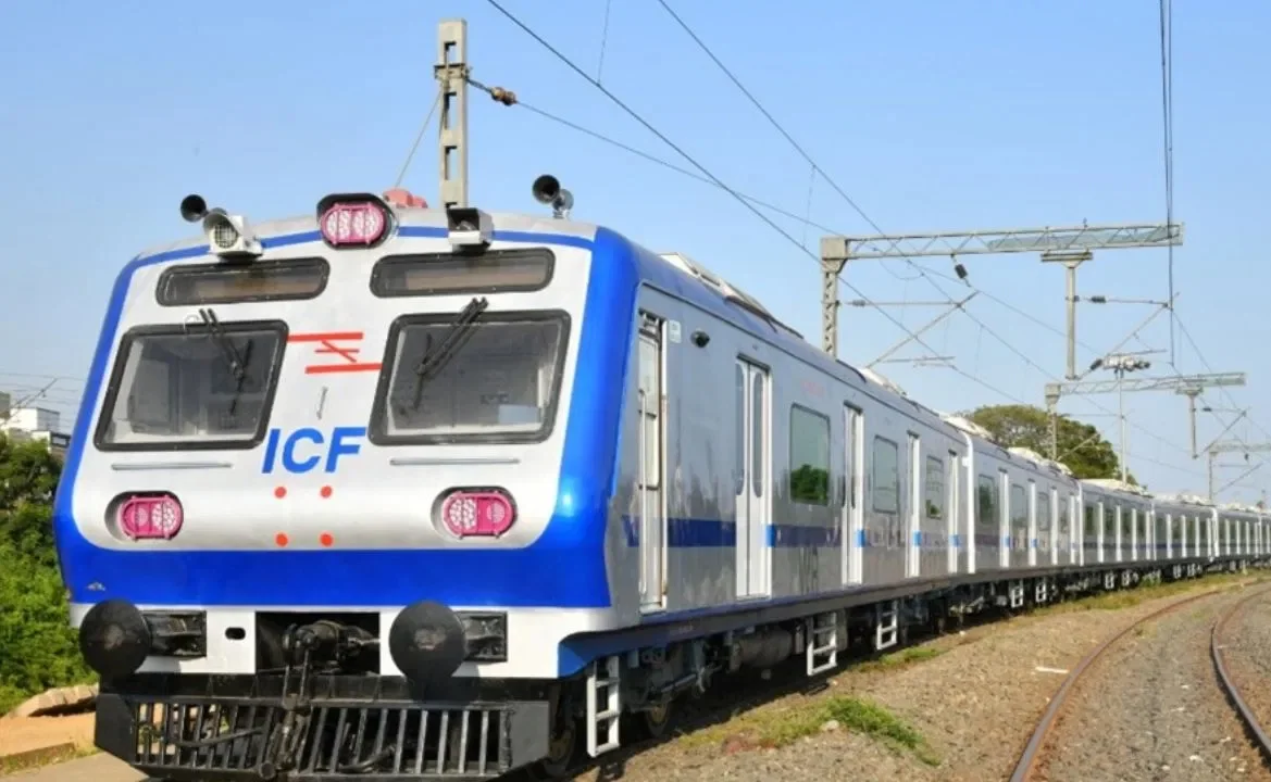 Sealdah Division-এ কি AC লোকাল? কি বললেন রেল আধিকারিক