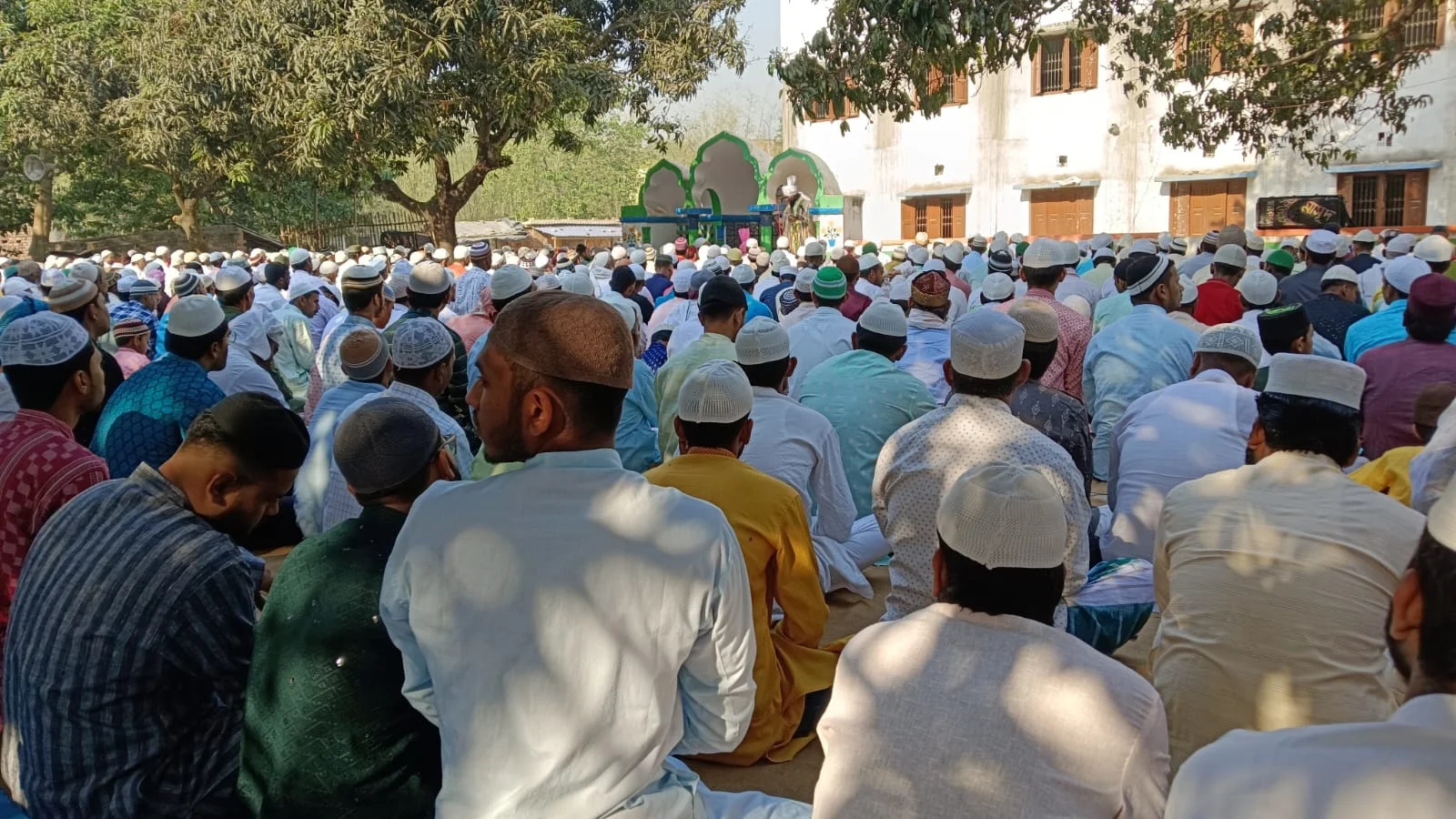 মোথাবাড়িতে খুশির আবহে ঈদের নামাজ