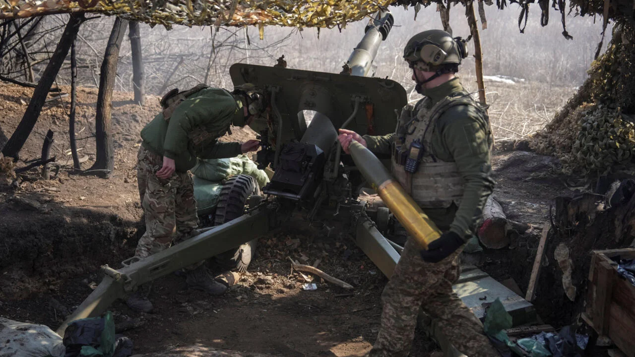 ইউক্রেনকে সামরিক সাহায্য বন্ধ আমেরিকার