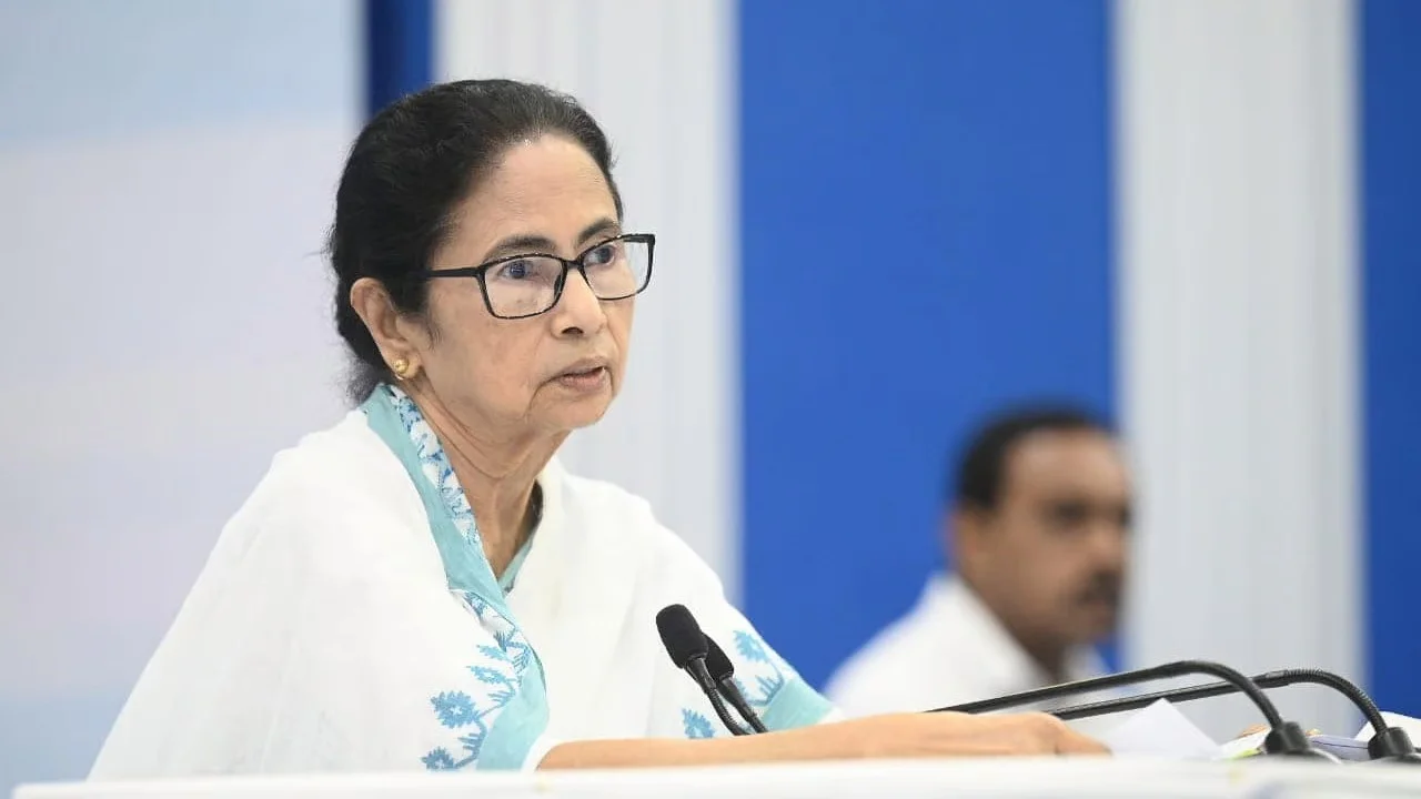 লন্ডনে পৌঁছলেন Mamata, সঙ্গে মুখ্যসচিব এবং শিল্পপতিরা
