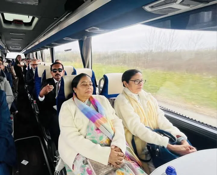 কলকাতায় ফিরছেন মমতা, ছ'দিনের লন্ডন সফর শেষে শনিবার ফিরছেন মুখ্যমন্ত্রী