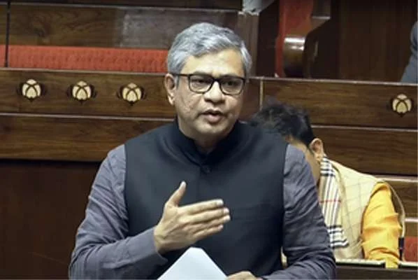 অনলাইনে বাতিল করা যাবে কাউন্টারে কাটা সংরক্ষিত টিকিট, স্বস্তির খবর যাত্রীদের