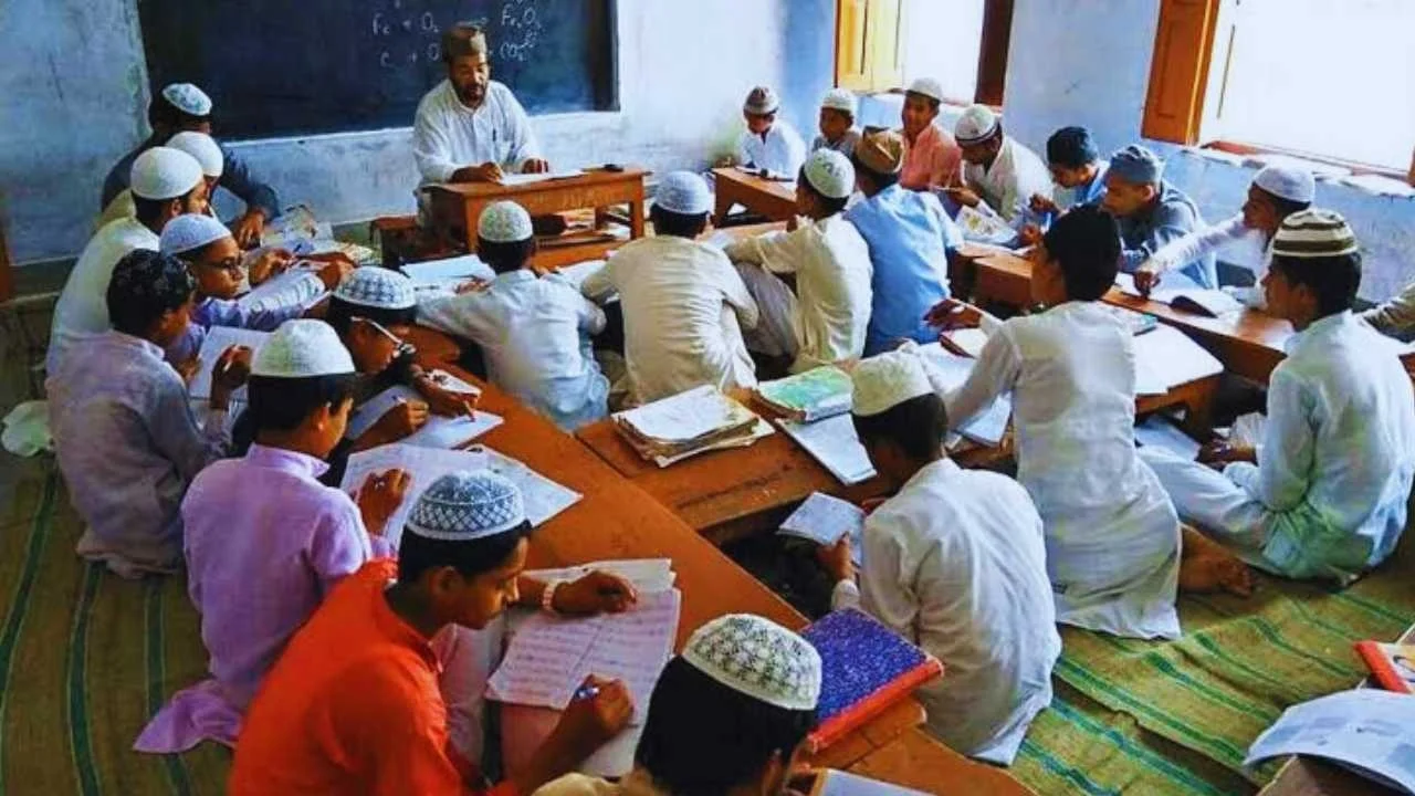 রাজ্যের মাদ্রাসায় চালু হবে হোলিস্টিক রিপোর্ট কার্ড, ভাতাও প্রায় দ্বিগুণ