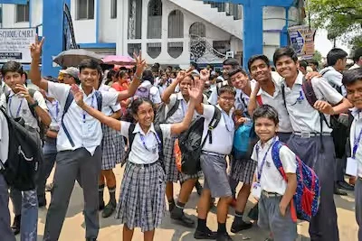 গরমের ছুটি বাড়াল পর্ষদ