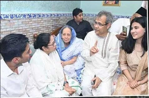 রেড রোডে শুভেচ্ছা বার্তা মুখ্যমন্ত্রীর, রিজওয়ানুরের বাড়িতে মমতা-অভিষেক