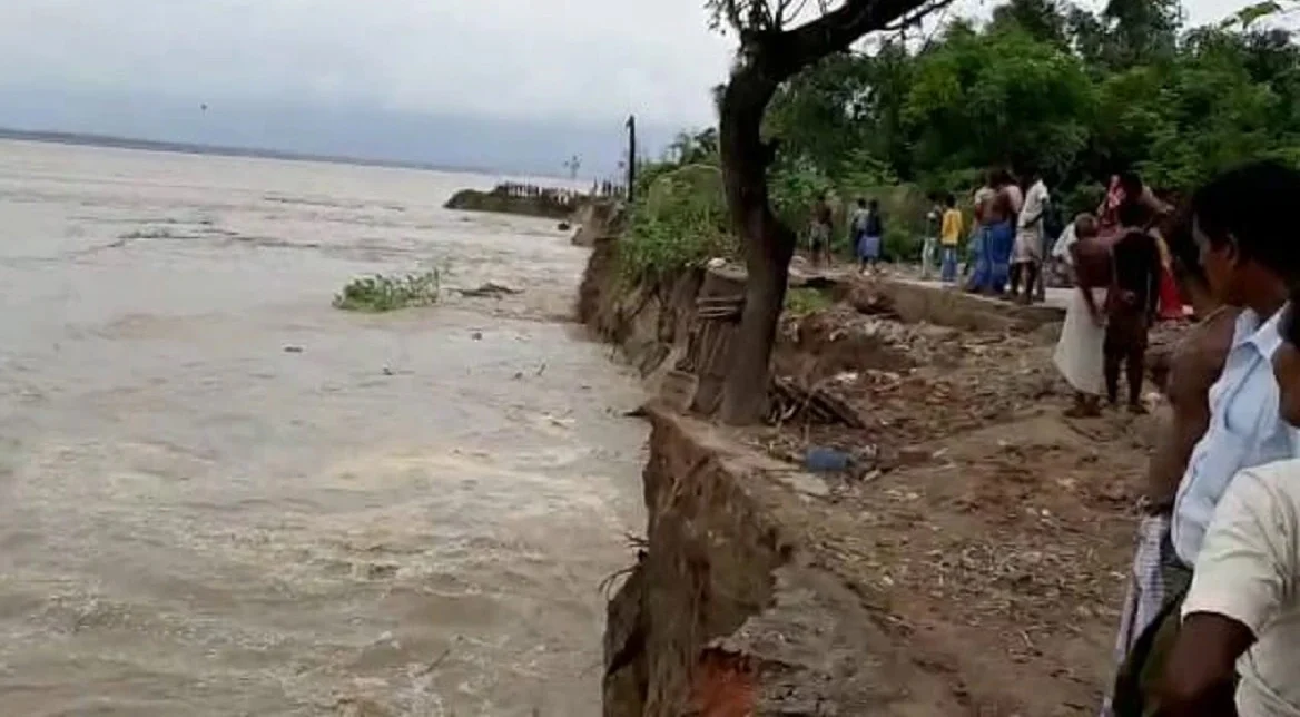 মালদা ও মুর্শিদাবাদে নদীভাঙন রোধে মাস্টার প্ল্যান তৈরি করছে রাজ্য সরকার