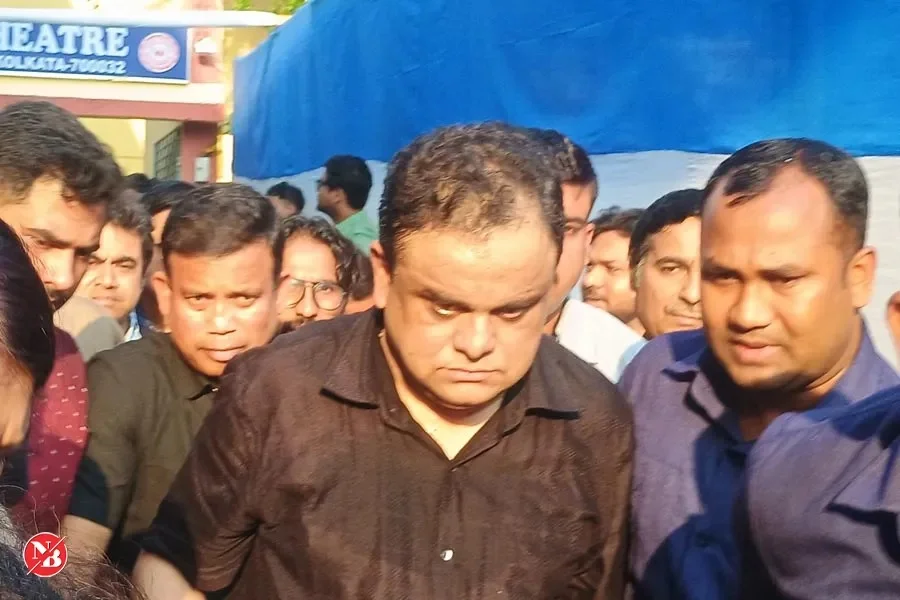 যাদবপুর বিশ্ববিদ্যালয়ে তীব্র উত্তেজনা, ক্যাম্পাসে আক্রান্ত শিক্ষামন্ত্রী