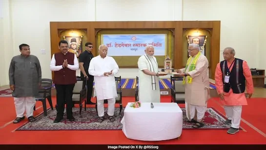 আরএসএস-এর হেড কোয়ার্টারে প্রধানমন্ত্রী মোদি