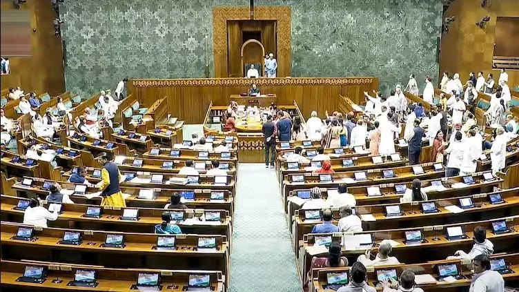 Breaking: লোকসভায় পাশ হয়ে গেল Waqf Amendment Bill