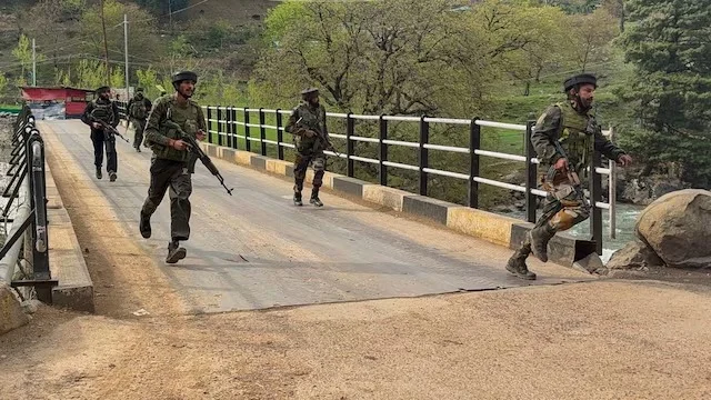 Pahalgam Terror Attack: ভয়ে তটস্থ আটকে থাকা বাংলার বহু পর্যটক