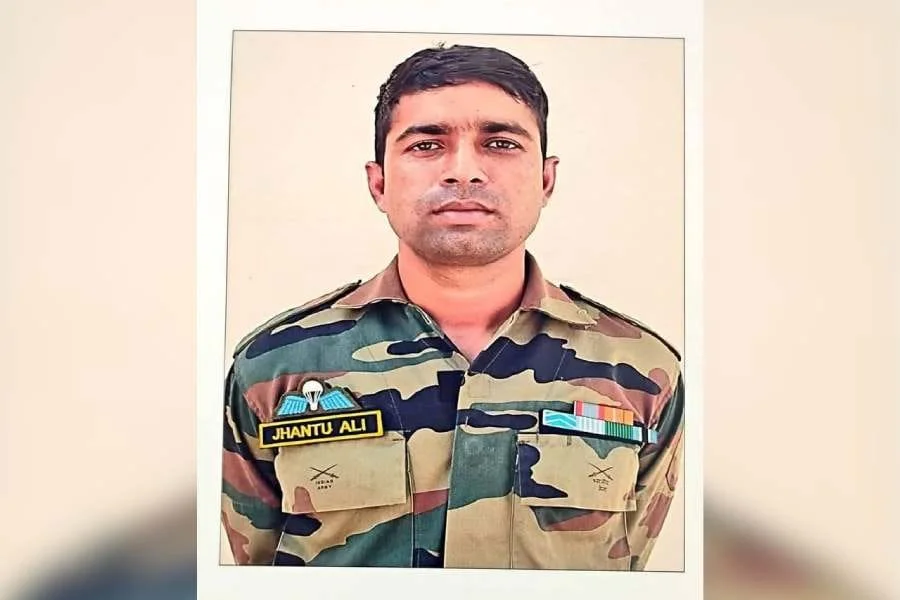 Pahalgam Terror Attack: শহিদ জওয়ান ঝন্টু আলির পাথরঘাটা গ্রামে কান্নার প্রতিধ্বনি 