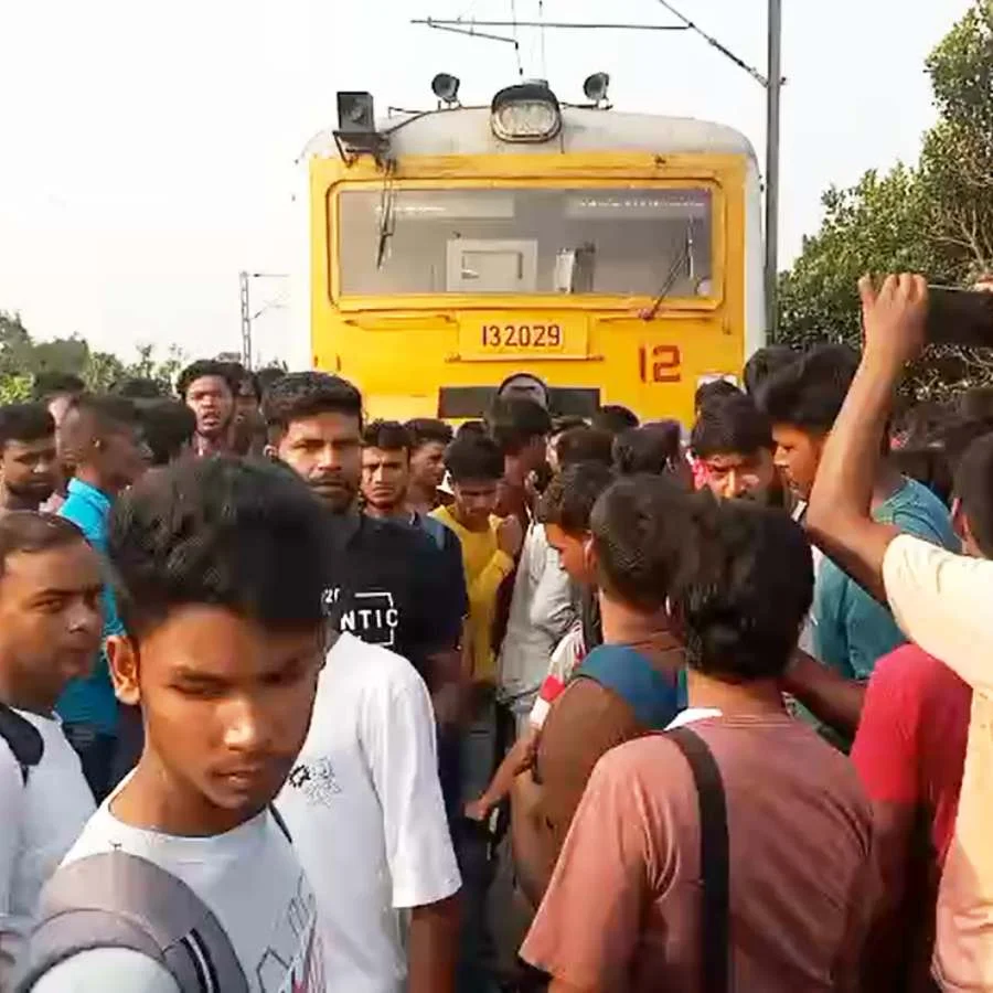 Train Service Disruption: পর পর দু'দিন ট্রেন অবরোধ শিয়ালদহ দক্ষিণ শাখায়