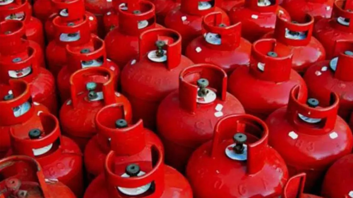 দাম কমল বাণিজ্যিক গ্যাসের, ১ এপ্রলি থেকে দাম কার্যকর