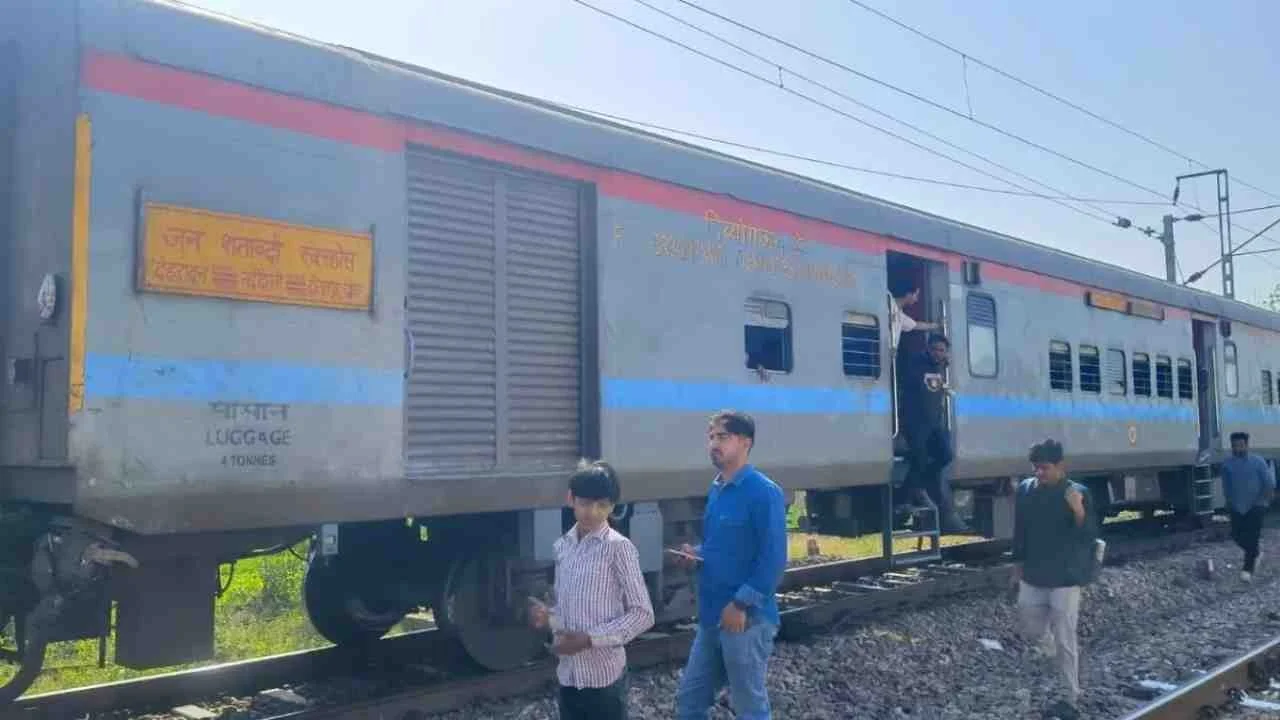 গলে গেল ট্রেনের চাকা! বড় বিপদ থেকে রেহাই পেল জনশতাব্দী এক্সপ্রেস