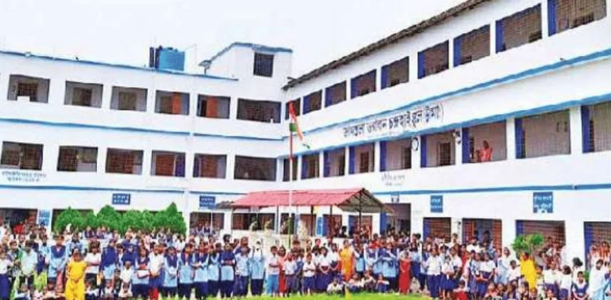 এক ধাক্কায় বিজ্ঞান বিভাগের ১১ জন শিক্ষকের চাকরি চলে যাওয়ায় সমস্যায় কুলতলি ভগবান চন্দ্র হাইস্কুল