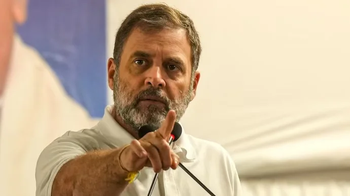 পেট্রোল-ডিজেলের দাম বৃদ্ধি, মধ্যবিত্তকে জাঁতাকলে মারতে চাইছে কেন্দ্র তোপ বিরোধী দলনেতার