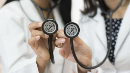 ভুয়ো ডাক্তারের বিরুদ্ধে প্রতারণার মামলা, বিজেপি নেতাকে দল থেকে বহিষ্কার