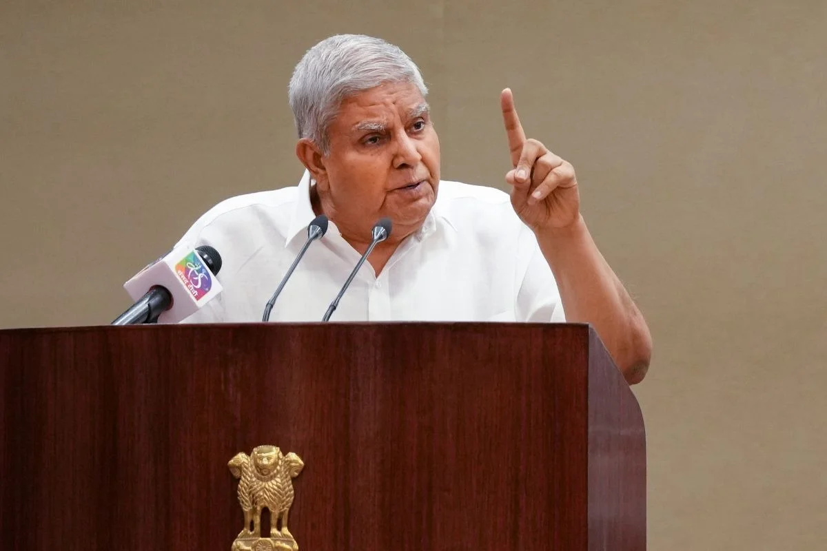 শীর্ষ আদালতের পর্যবেক্ষণ গণতন্ত্রের বিরুদ্ধে ‘পারমাণবিক ক্ষেপণাস্ত্র’, তোপ উপরাষ্ট্রপতি জগদীপ ধনখড়ের