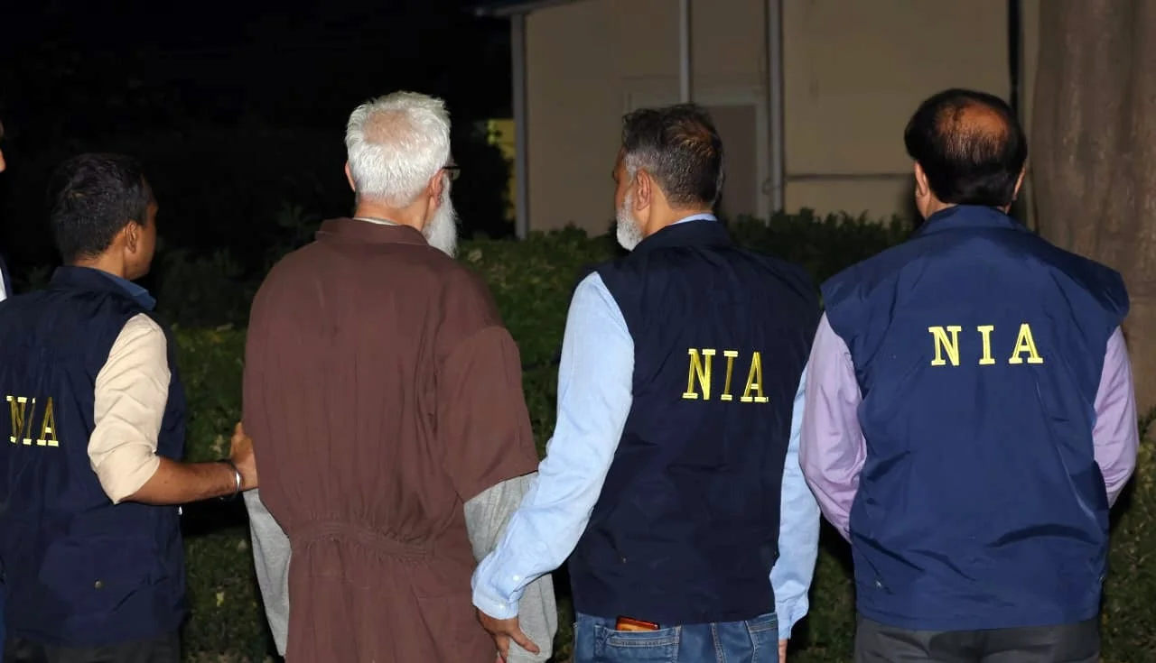 মুম্বই হামলায় পাকিস্তান যোগ নিয়ে তদন্তকারীদের একাধিক প্রশ্ন এড়িয়ে যাচ্ছেন তাহাউর রানা