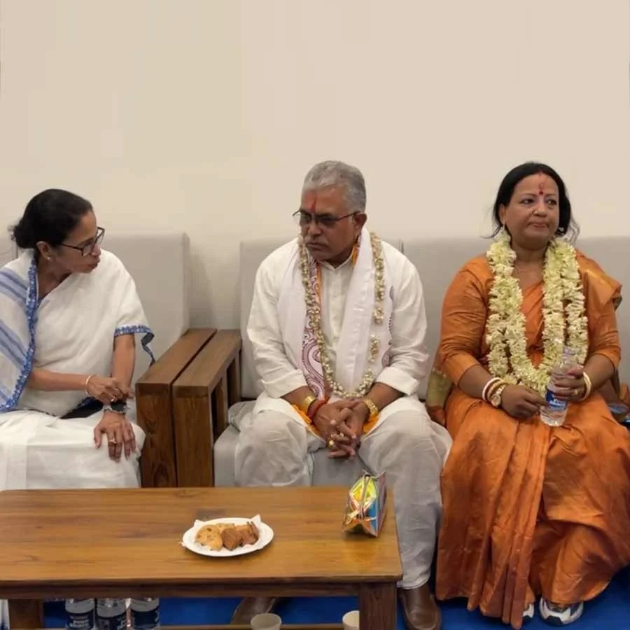 digha jagannath dham:বিজেপিকে অস্বস্তিতে ফেলে জগন্নাথধামে সস্ত্রীক দিলীপ ঘোষ! স্বাগত জানালেন স্বয়ং মুখ্যমন্ত্রী