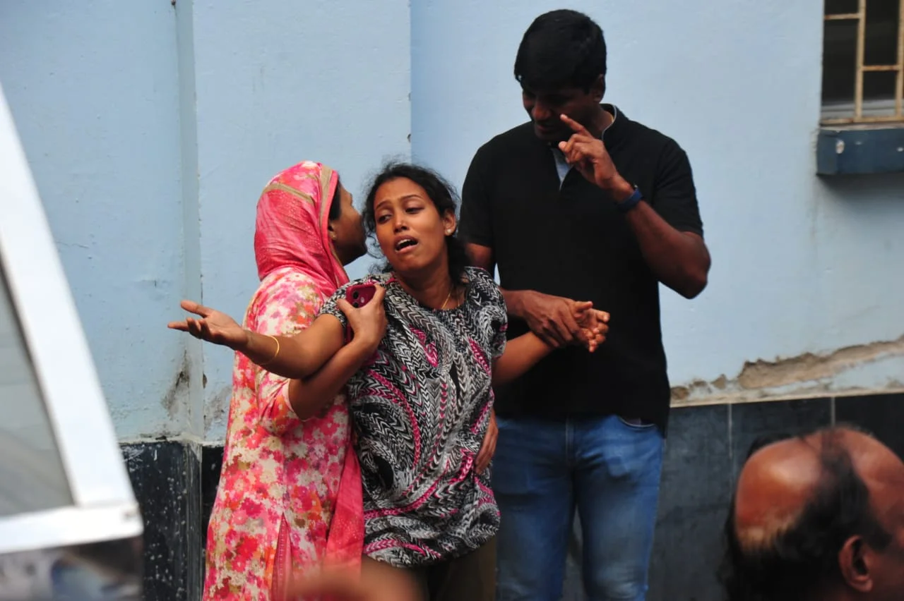 এনআরএসের মর্গে মেয়র ফিরহাদ হাকিম, দেখা করেন নিহতদের পরিবারের সঙ্গে