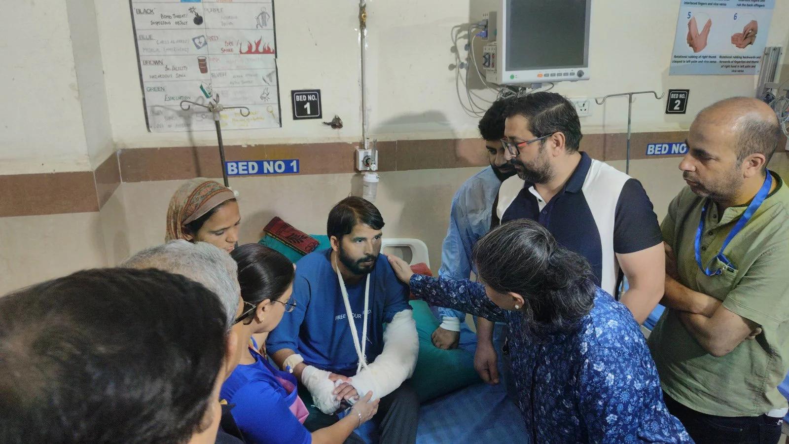 রাজৌরিতে পাক গোলায় ক্ষতিগ্রস্তদের পাশে তৃণমূলের প্রতিনিধিরা