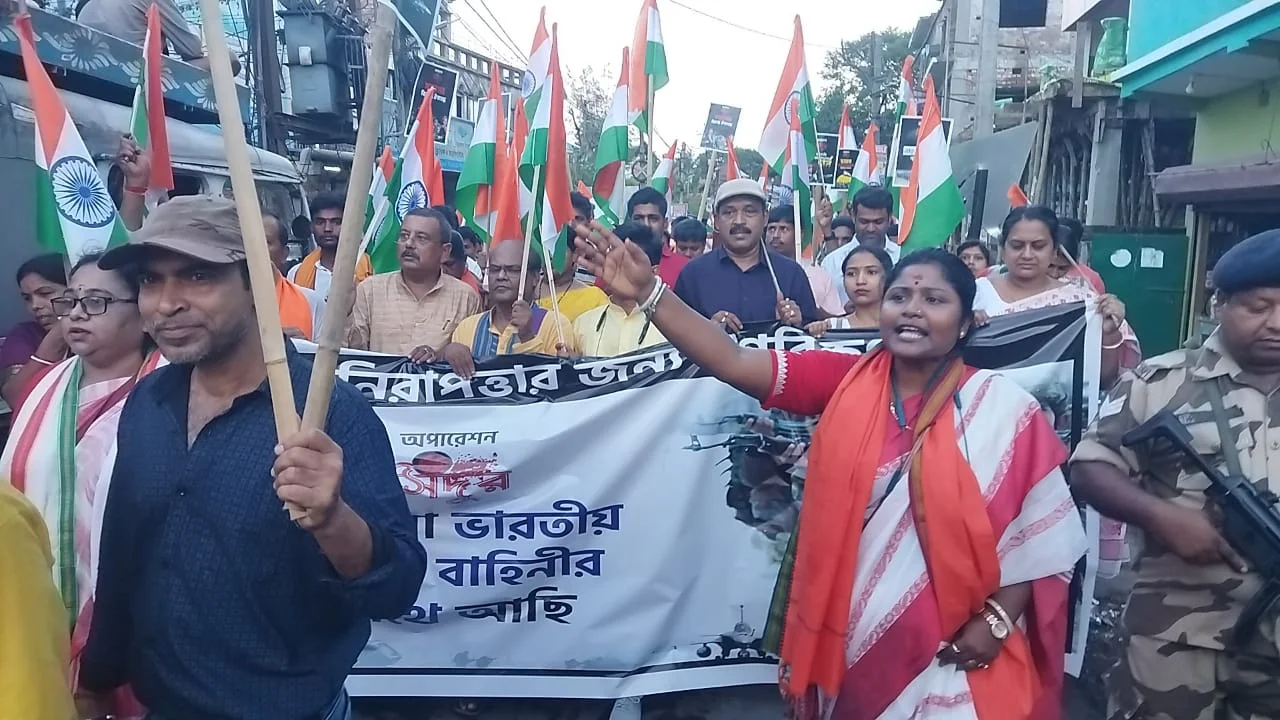 ভারতীয় সেনাবাহিনীর জয়কে কুর্নিশ জানিয়ে বিজয় মিছিল জয়নগরে