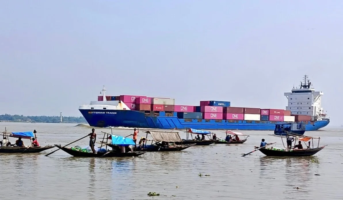 রাতেও হুগলি নদীতে চলবে পণ্যবাহী জাহাজ, শুরু নাইট নেভিগেশন