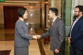 সিঙ্গাপুরের রাষ্ট্রদূত- স্বরাষ্ট্র প্রতিমন্ত্রীর সঙ্গে বৈঠক অভিষেকদের, শ্রদ্ধা জানালেন নেতাজি- শ্রীরামকৃষ্ণ-বিবেকানন্দকেও