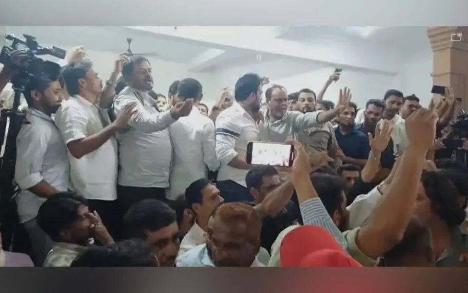 মুসলিম যুবককে হত্যা, প্রতিবাদে গণইস্তফা কর্নাটকের সংখ্যালঘু নেতাদের