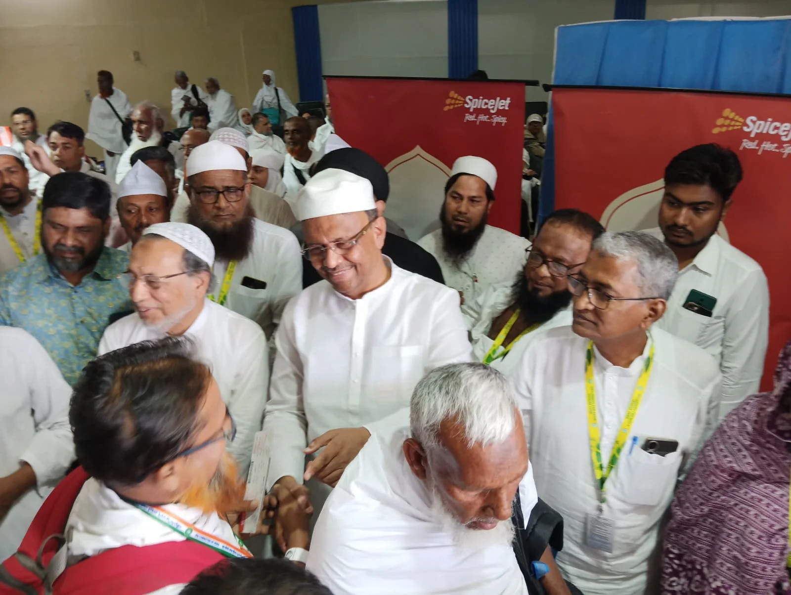 বাংলার হজযাত্রীদের নিয়ে সউদির উদ্দেশ্যে রওনা হল প্রথম উড়ান