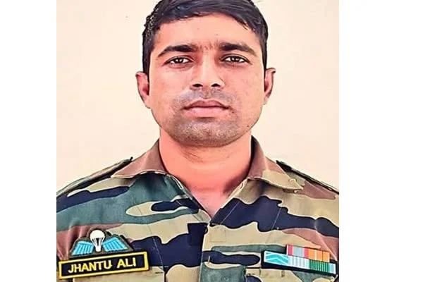 শহিদ ঝন্টু শেখের পরিবারের পাশে কংগ্রেস