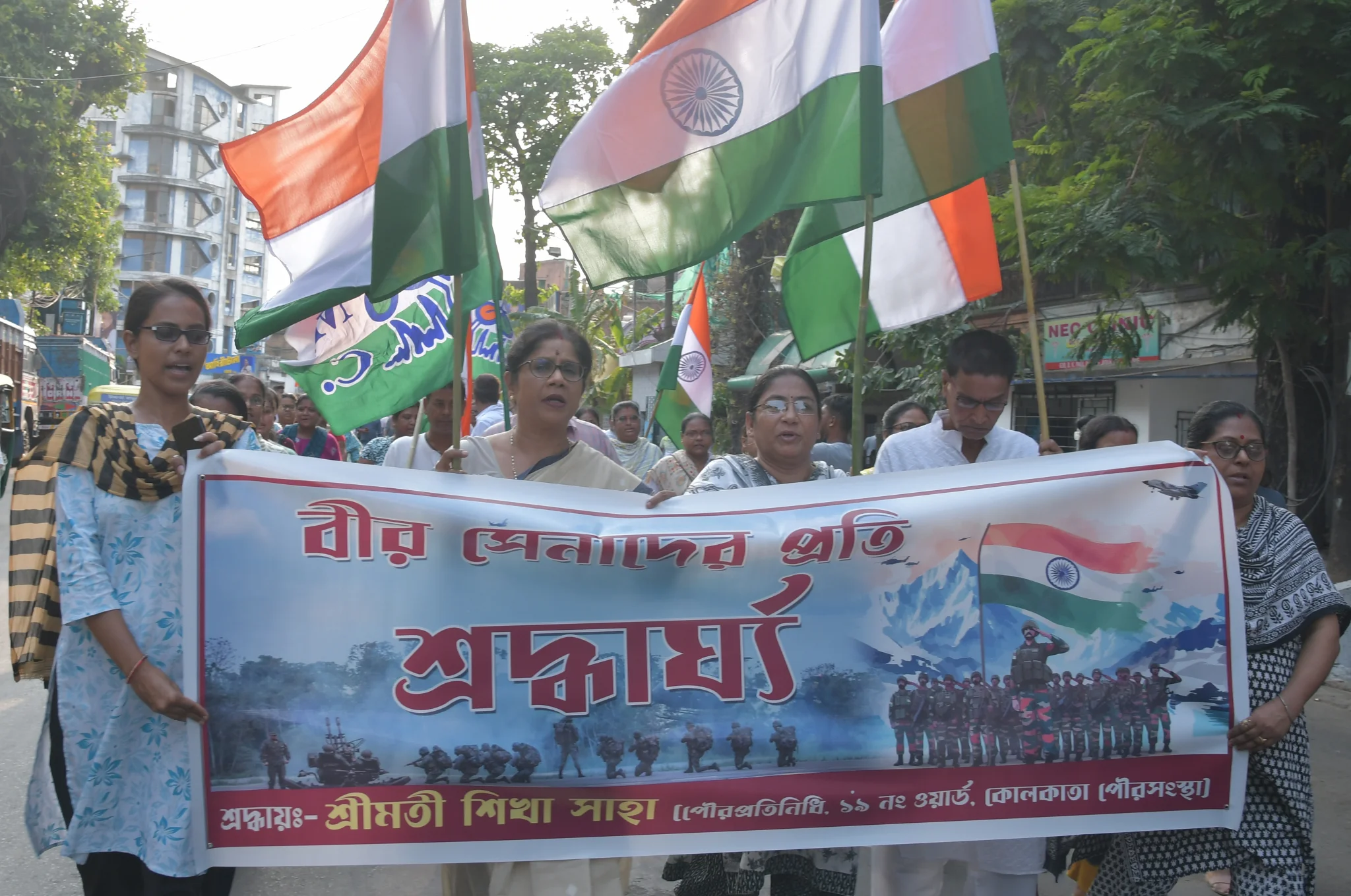 ঐক্যবদ্ধ মানুষই রুখে দেবে শত্রুর চক্রান্ত, সেনার প্রতি সংহতি মিছিলে বললেন ফিরহাদ