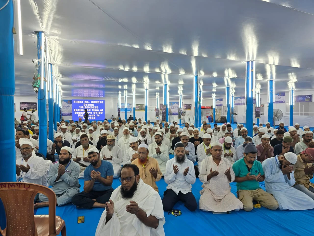 হজযাত্রীদের নিয়ে মদিনাতুল হুজ্জাজ চত্বরে জুম্মার জামায়াত