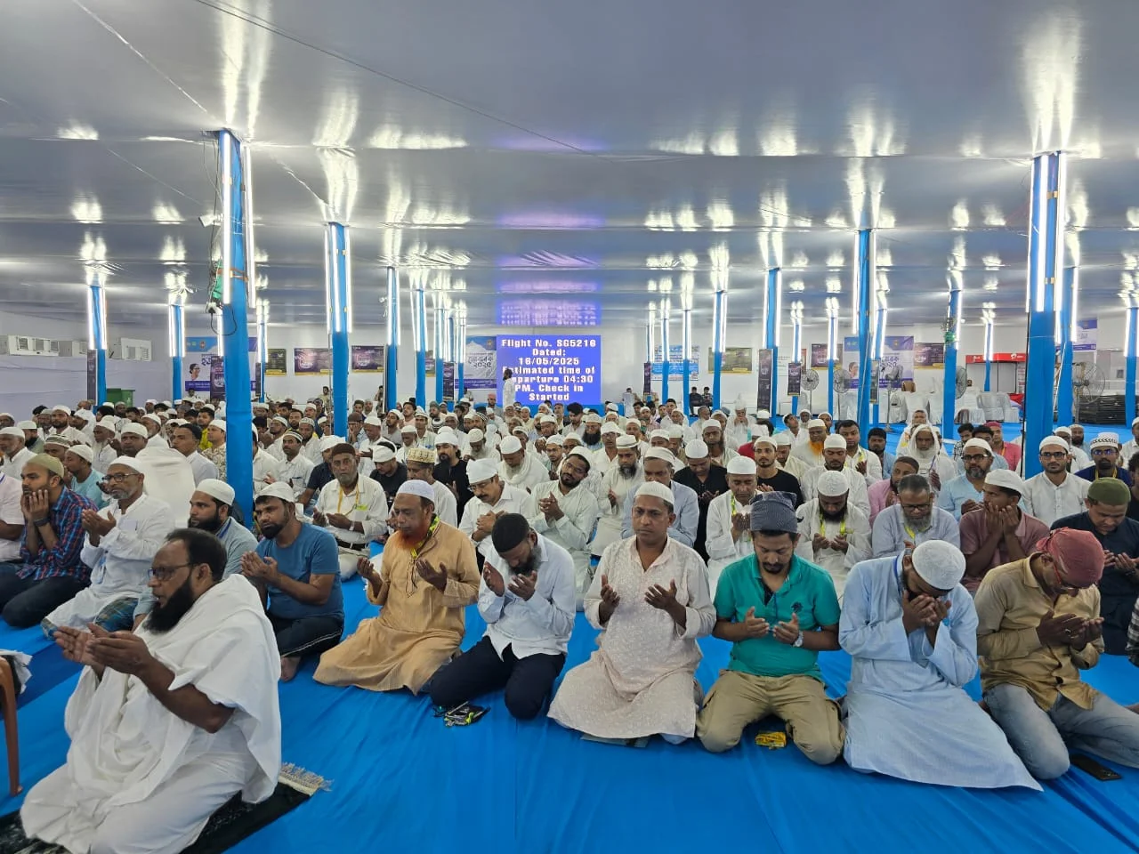 হজযাত্রীদের নিয়ে মদিনাতুল হুজ্জাজ চত্বরে জুম্মার জামায়াত