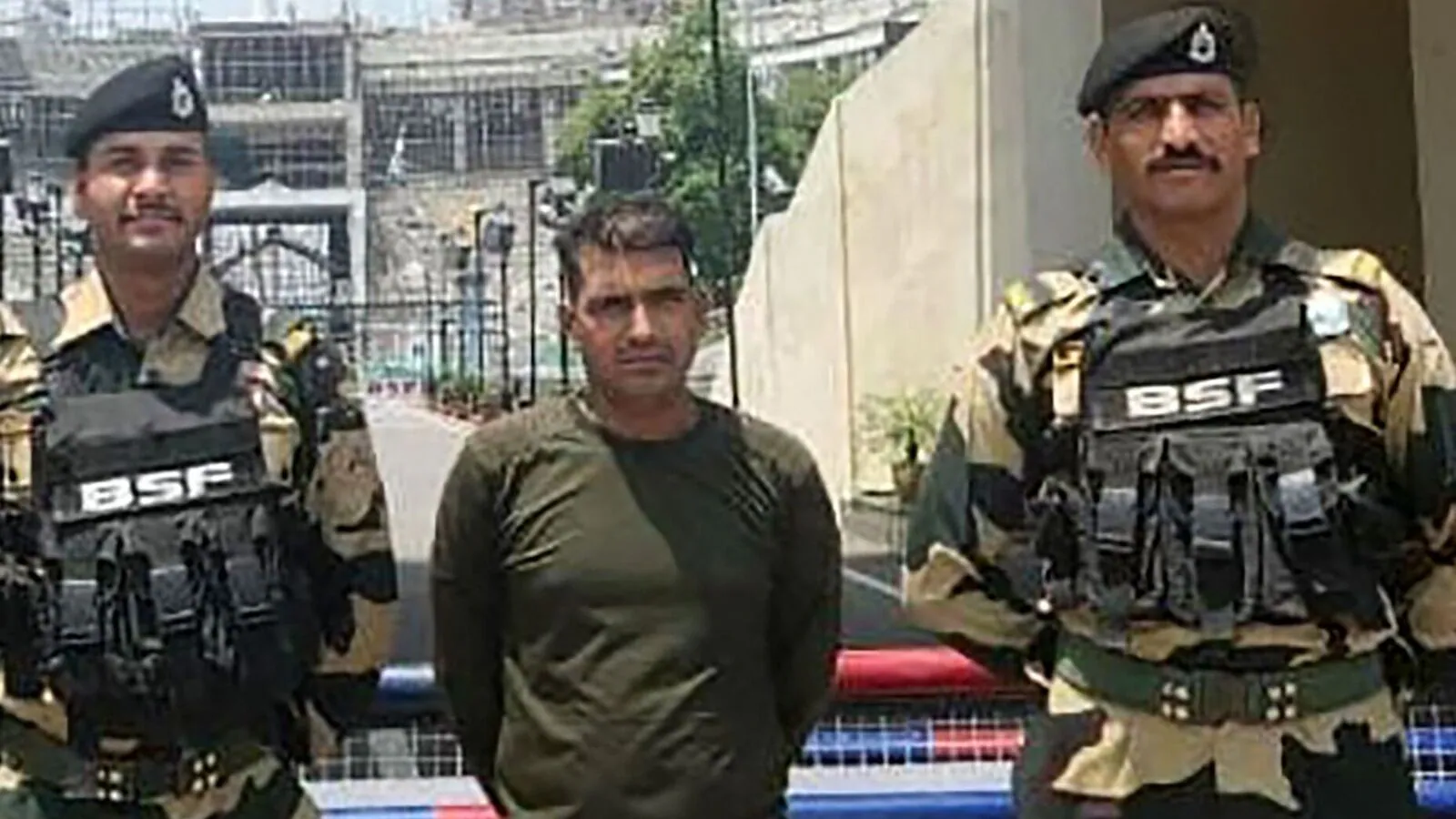 বিএসএফ জওয়ান পূর্ণম কুমার সাউয়ের মুক্তিতে খুশির হাওয়া রিষড়ার সাউ পরিবারে