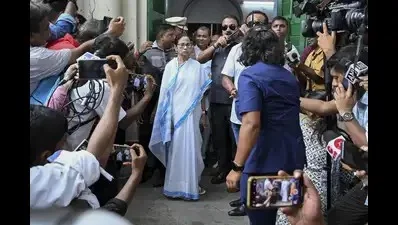 ঝন্টু আলি শেখের স্ত্রীকে চাকরির ঘোষণা মমতার