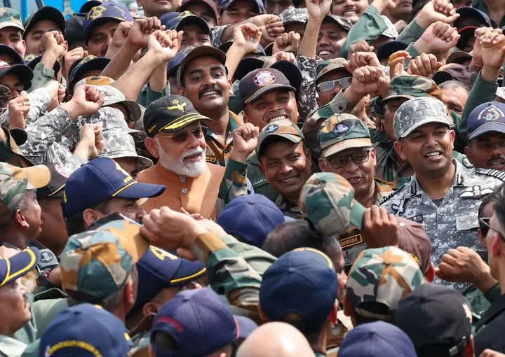 পাঞ্জাবের বায়ুসেনাঘাঁটিতে প্রধানমন্ত্রী নরেন্দ্র মোদি