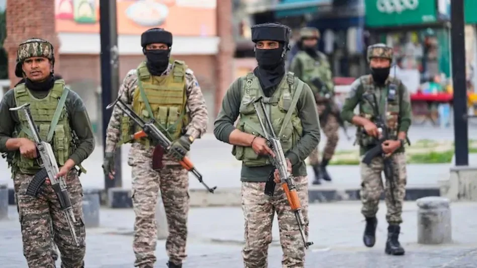 জম্মু-কাশ্মীরের শোপিয়ানে ৩ জঙ্গি নিকেশ ভারতীয় সেনার