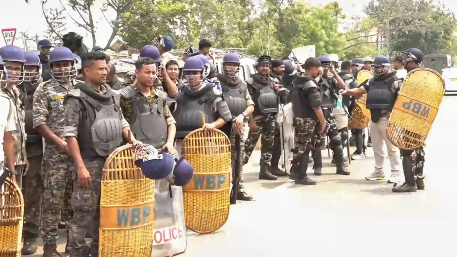 ৩১ জুলাই পর্যন্ত মোতায়েন থাকবে কেন্দ্রীয় বাহিনী, মুর্শিদাবাদ নিয়ে নির্দেশ হাইকোর্টের