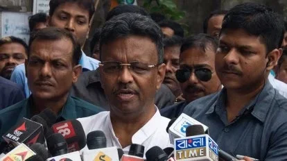 চাকরিহারাদের আন্দোলনকে 'নাটক' কটাক্ষ ফিরহাদ হাকিমের