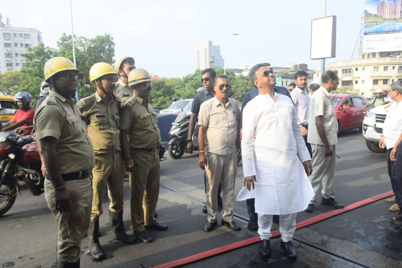 বেকবাগানে বহুতলে আগুন, ঘটনাস্থলে দমকলের ৮টি ইঞ্জিন