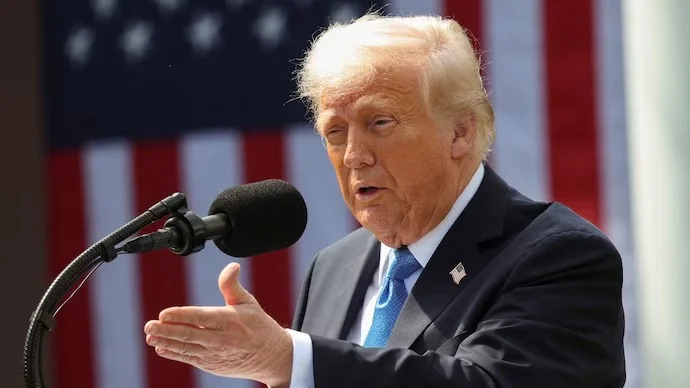 বিদেশি পড়ুয়াদের জন্য ভিসা ইন্টারভিউ বন্ধ করল ট্রাম্প