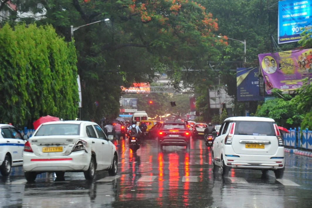 এখানে মেঘ গাভীর মতো চরে.....