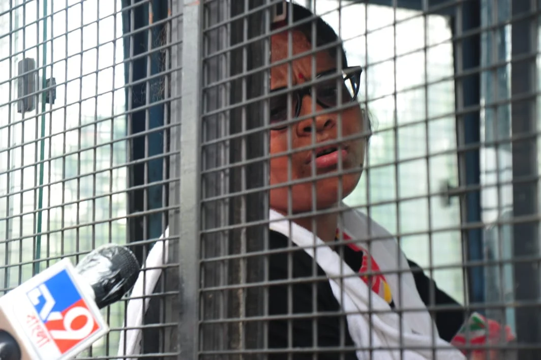 চাকরিহারা শিক্ষকদের ‘অর্ধনগ্ন’ মিছিলে বিশৃঙ্খলার আশঙ্কা, শিয়ালদহ স্টেশন ও এসপ্লেনেড  ধরপাকড় পুলিশের