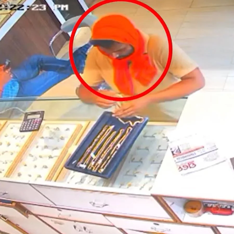 সোনা চুরির অভিযোগে বিজেপি নেতা গ্রেফতার! ওড়িশায় ধৃত পশ্চিম মেদিনীপুরের যুব মোর্চা নেতাকে ঘিরে রাজনৈতিক তোলপাড়