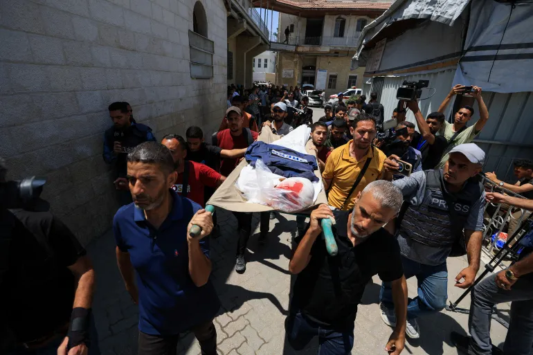 ইসরাইলি হামলায় ৩ সাংবাদিক নিহত, ২৭ জনের মৃত্যু ত্রাণ শিবিরে, যুদ্ধবিরতির প্রস্তাবে আমেরিকার ভেটো